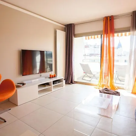 Apartment Modern Two Bedroom With Two Bathrooms, Just Behind The Carlton Cannes