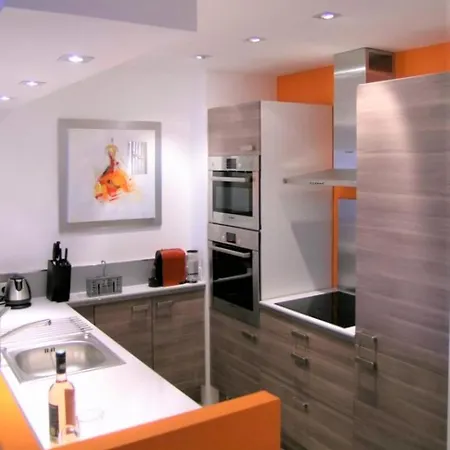 Apartment Modern Two Bedroom With Two Bathrooms, Just Behind The Carlton