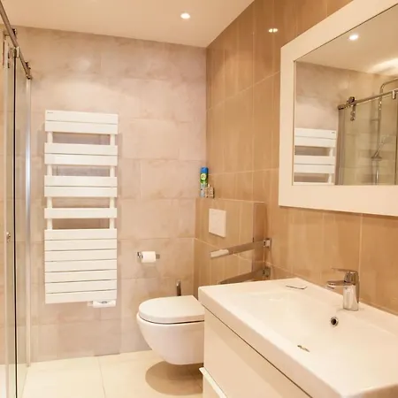 Modern Two Bedroom With Two Bathrooms, Just Behind The Carlton Cannes
